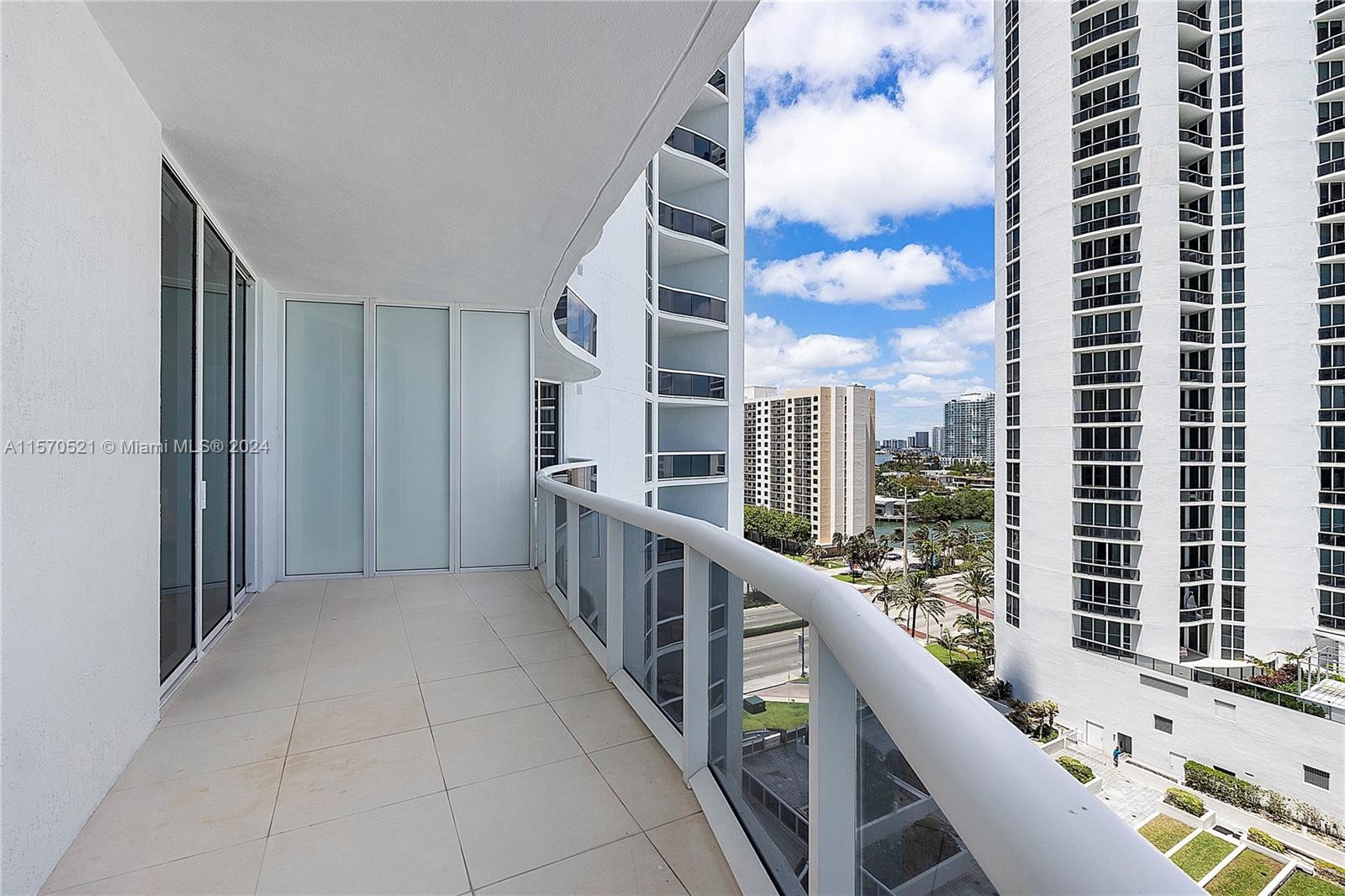 48. 15811 Collins Ave