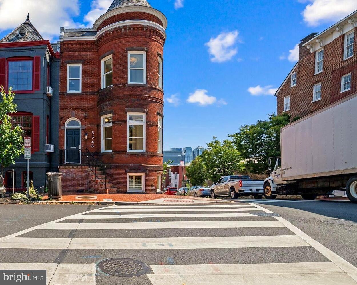 1. 48 Prospect St NW 