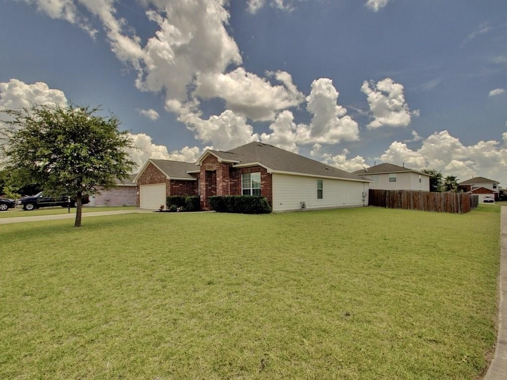 2. 1411 Pearsall Ln
